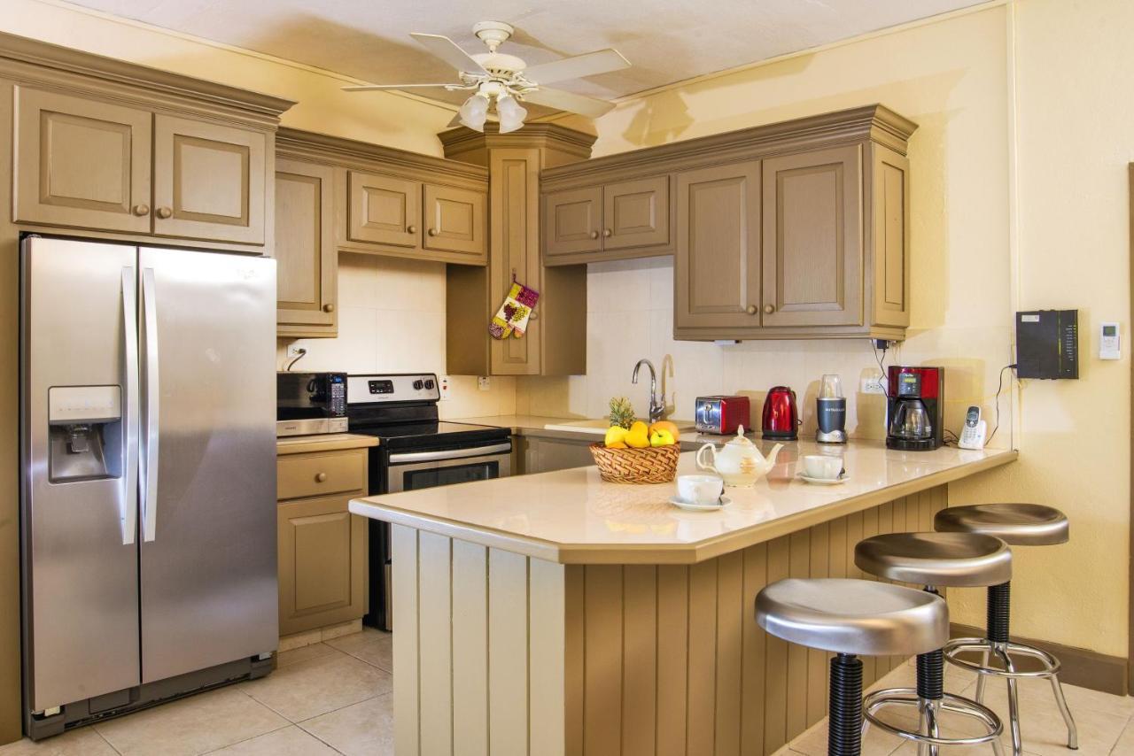 Ground Floor Apartment Located In Hometown, 5 Min Walk To The Beach سانت جيمس المظهر الخارجي الصورة