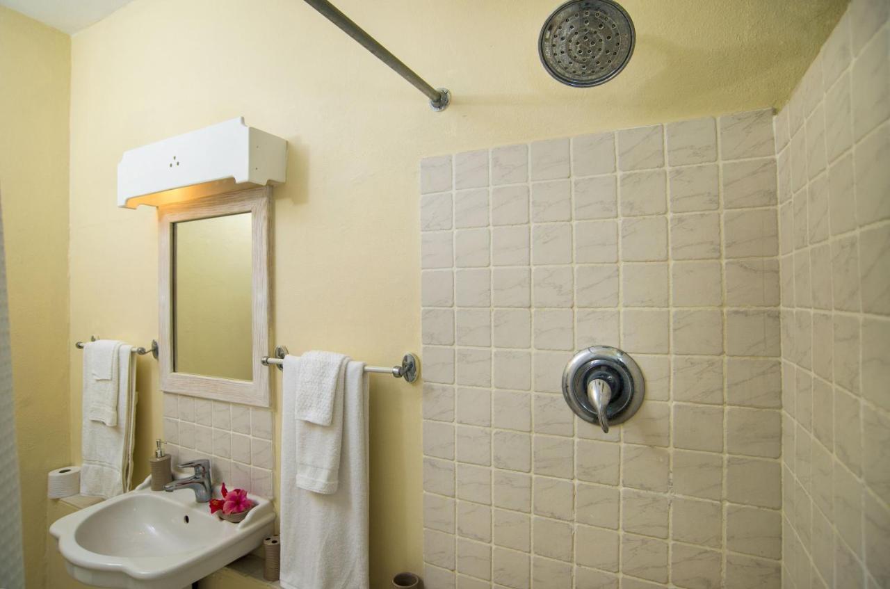 Ground Floor Apartment Located In Hometown, 5 Min Walk To The Beach سانت جيمس المظهر الخارجي الصورة