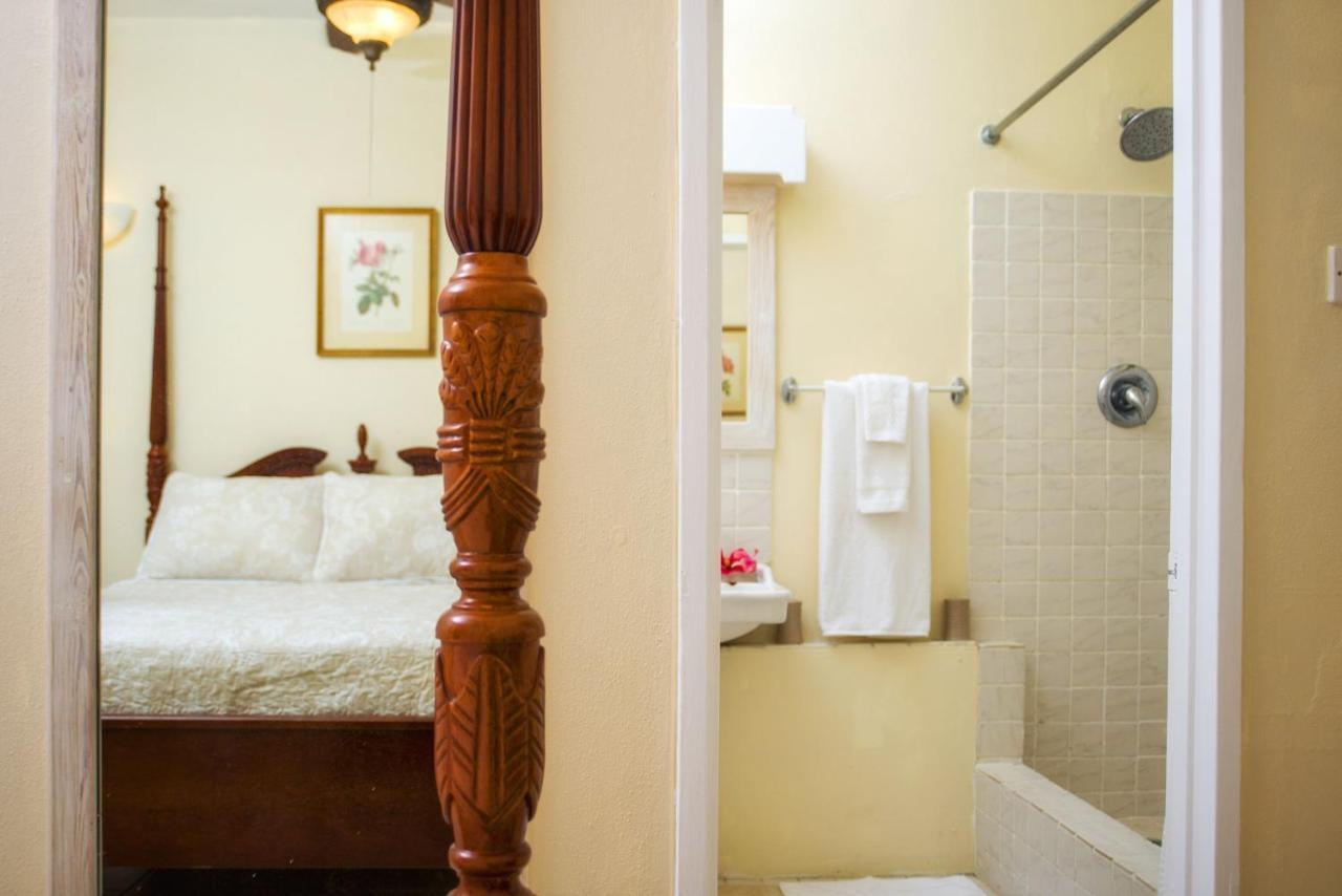 Ground Floor Apartment Located In Hometown, 5 Min Walk To The Beach سانت جيمس المظهر الخارجي الصورة